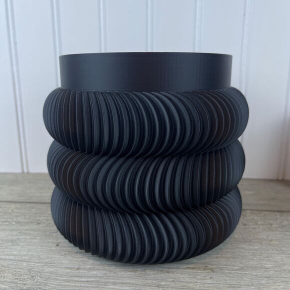 The Maro Planter Pot, Flower Pot, Indoor Planter w/ Drainage Holes - Picture 8 of 9